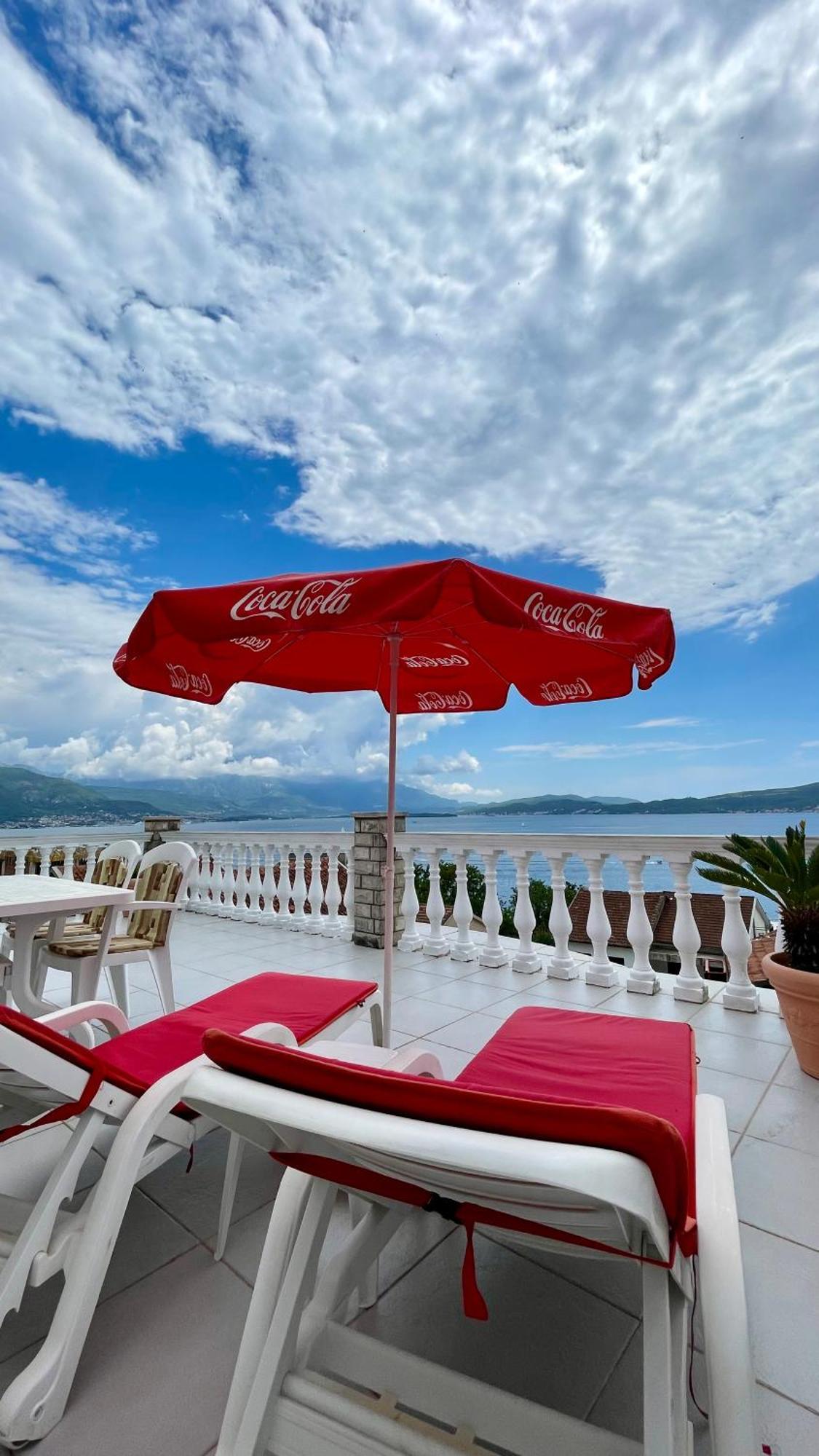 Aparthotel Family House With Pool & Sea View Bijela Exterior foto
