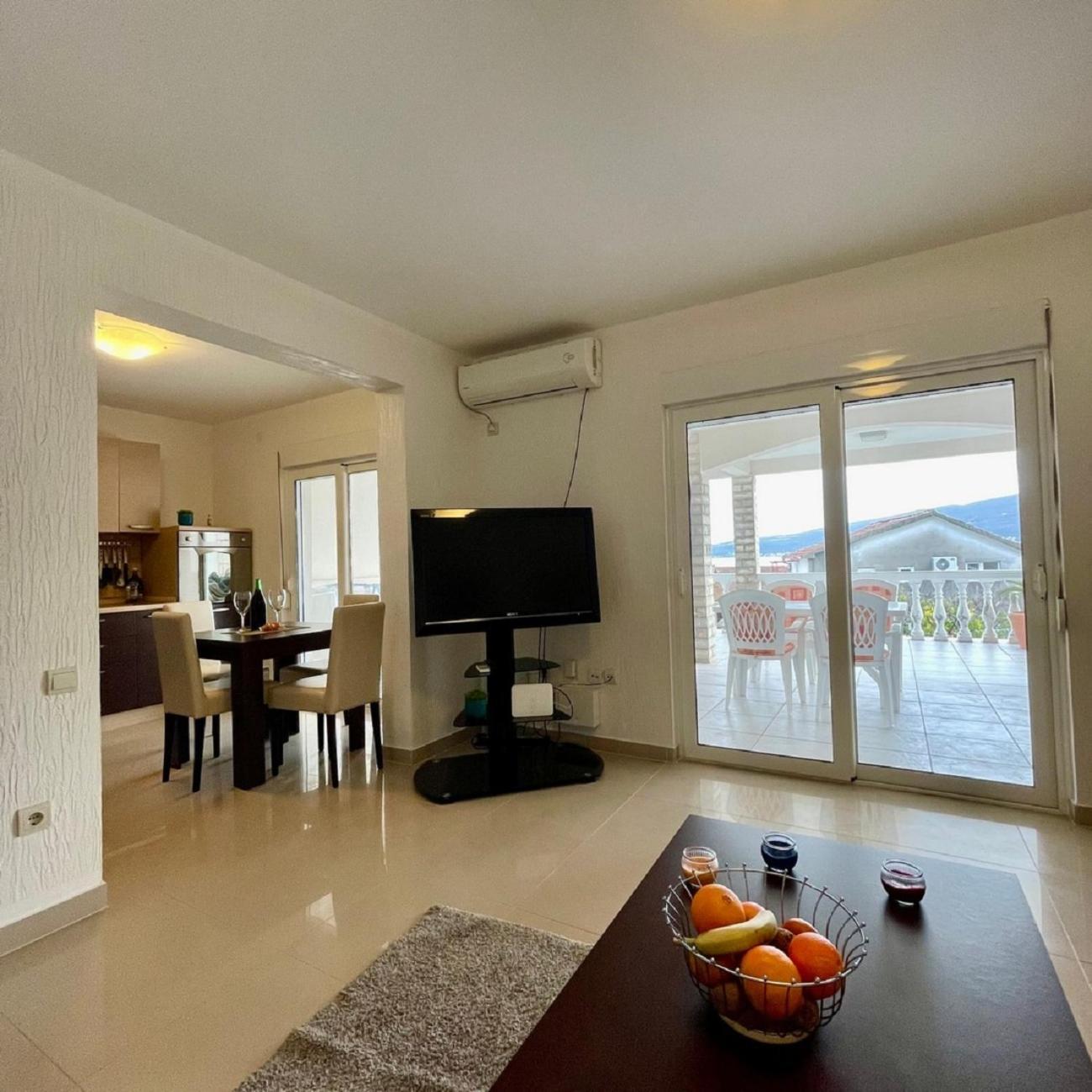 Aparthotel Family House With Pool & Sea View Bijela Exterior foto